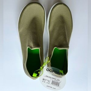 Brand new OOFOS OOMG EEZEE shoes, sage, women’s size 11.